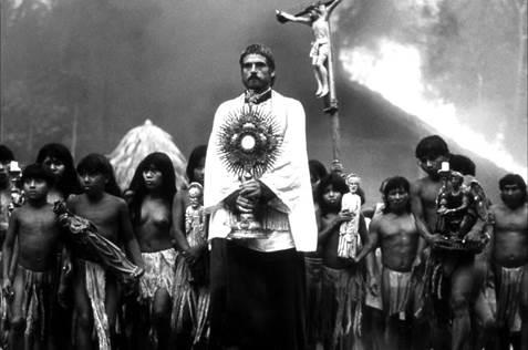 Even though it is set ahead in time, in the year 1750, the movie “ A missão – The mission” (England, 1986. Directed by Roland Joffé) is an interesting reconstitution to understand the consequences of the clash of the colonisation projects of the Jesuits and of the Portuguese and Spanish Empire.